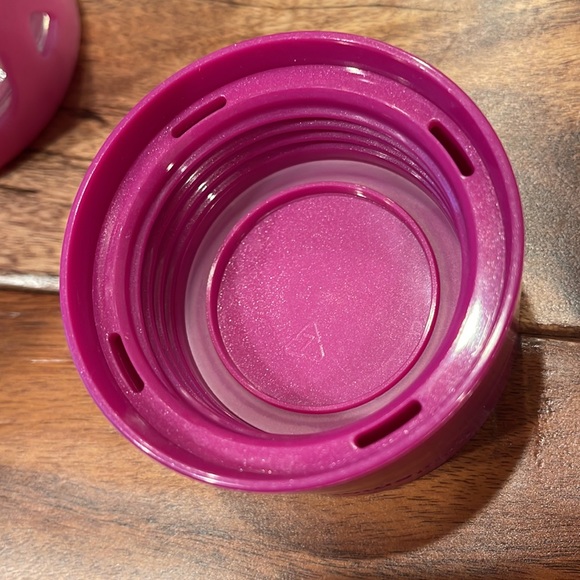 Lululemon Silicone Sleeve Water Bottle - NWOT - Picture 5 of 6